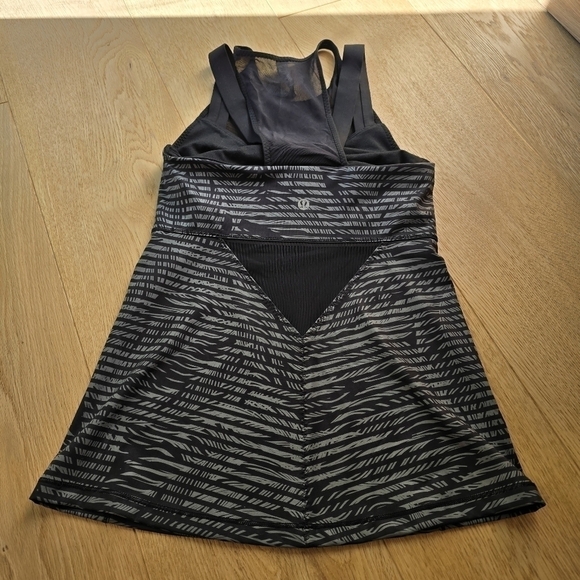 Lululemon Running  In The City Tank Stripe Play Slate Black - 4 - Picture 5 of 11